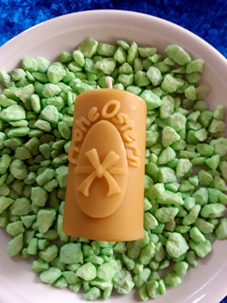 Osterkerze mit frohe Ostern