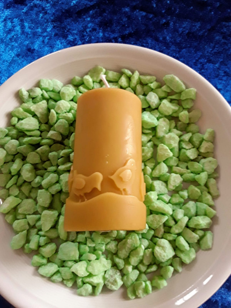 Osterkerze mit Kükenmotiv