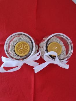 kleines Windlicht im Glas mit Schleife