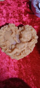 Preview: Herzkerze mit ein Engel  aus reinem Bienenwachs direkt aus dem Bienenstock