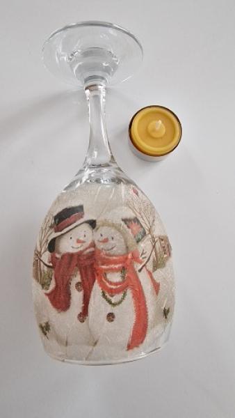 Napkin technique on wine glass