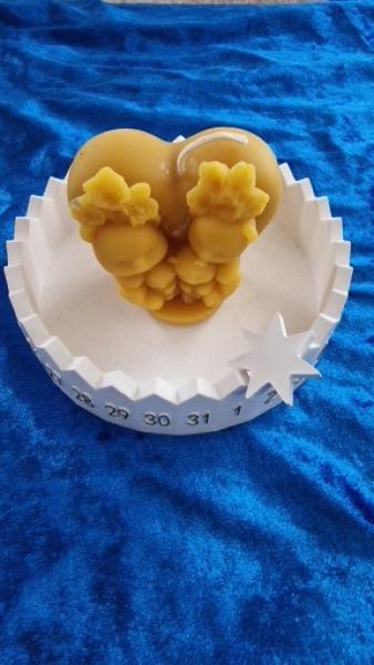 Bienenwachskerze  als Herz mit Teddyfamilie  aus reinem Bienenwachs direkt aus dem Bienenstock