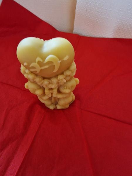 Bienenwachskerze Teddy mit großen Herz aus reinen Bienenwachs direkt aus dem Bienenstock